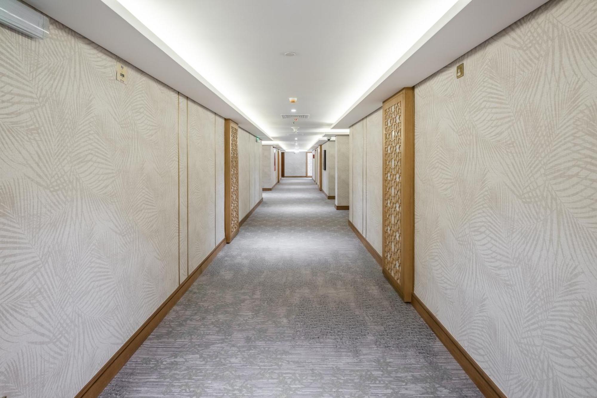 Taiba Suites Madinah Medina Exterior foto A corridor at the hotel