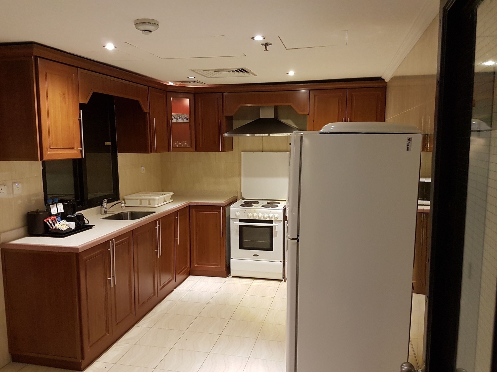 Taiba Suites Madinah Medina Exterior foto A kitchen in a hotel