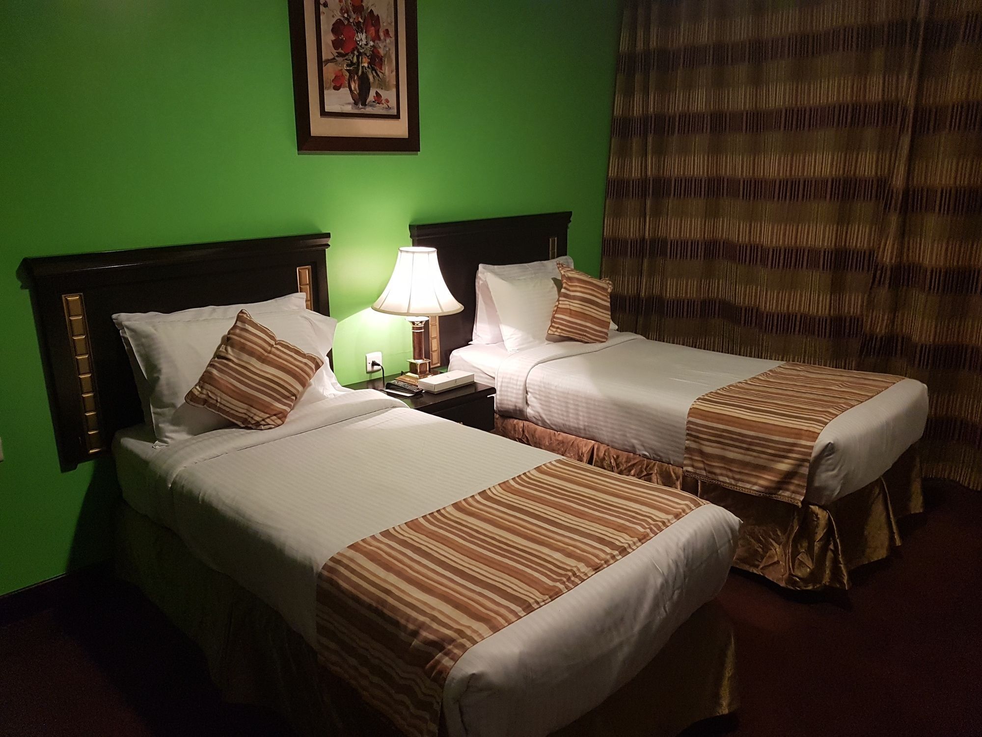 Taiba Suites Madinah Medina Exterior foto A room at the hotel