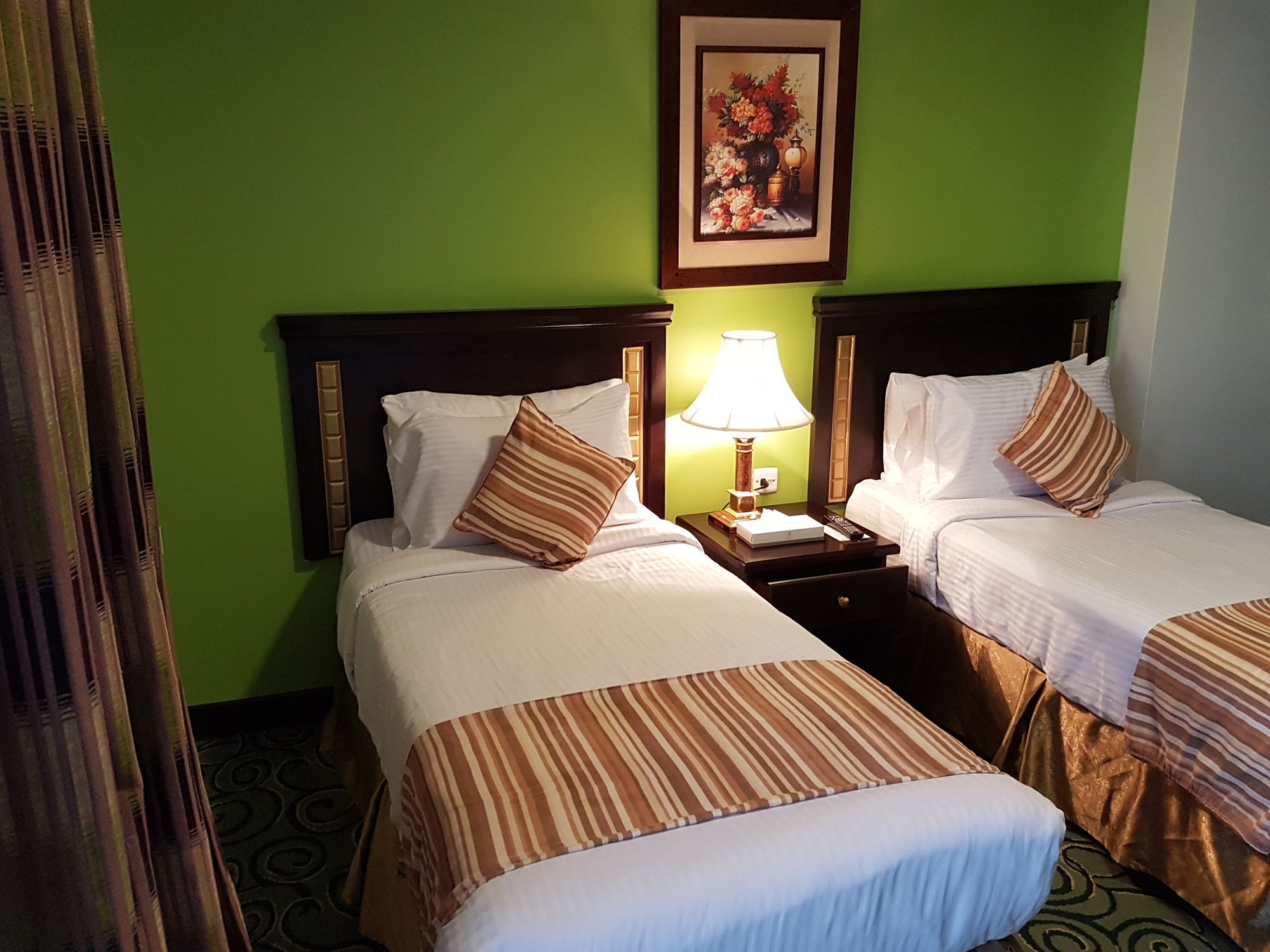 Taiba Suites Madinah Medina Exterior foto A room at the hotel