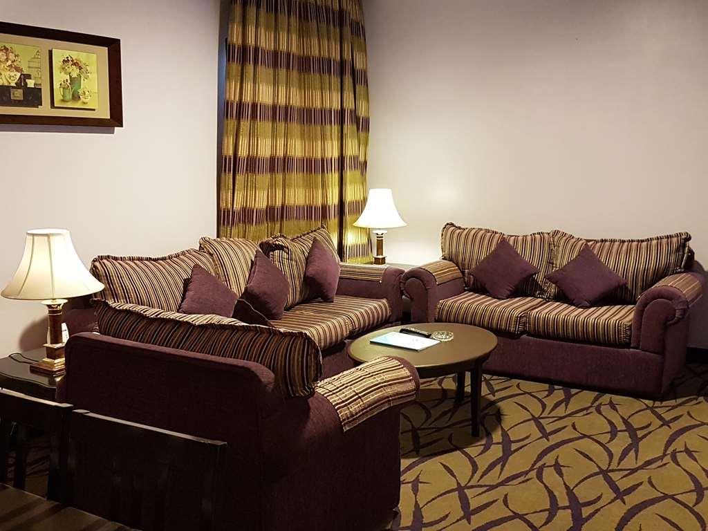 Taiba Suites Madinah Medina Zimmer foto A living room